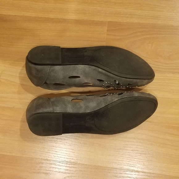Nicole Gray Studded Cutout Flats Size 7 - Picture 3 of 3